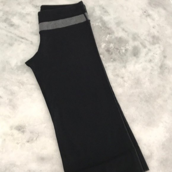 Lululemon Groove Crops/Clam Diggers Black Size 4 - Picture 4 of 7